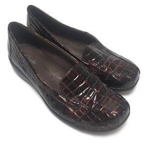 Clark’s Bendables Brown Croc Embossed Loafers
